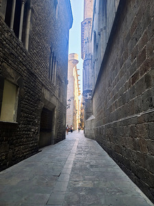 Streets of Barcelona: The Path of Quiet Stories
