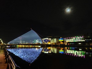 Dublin Dreams along River Quay 4B
